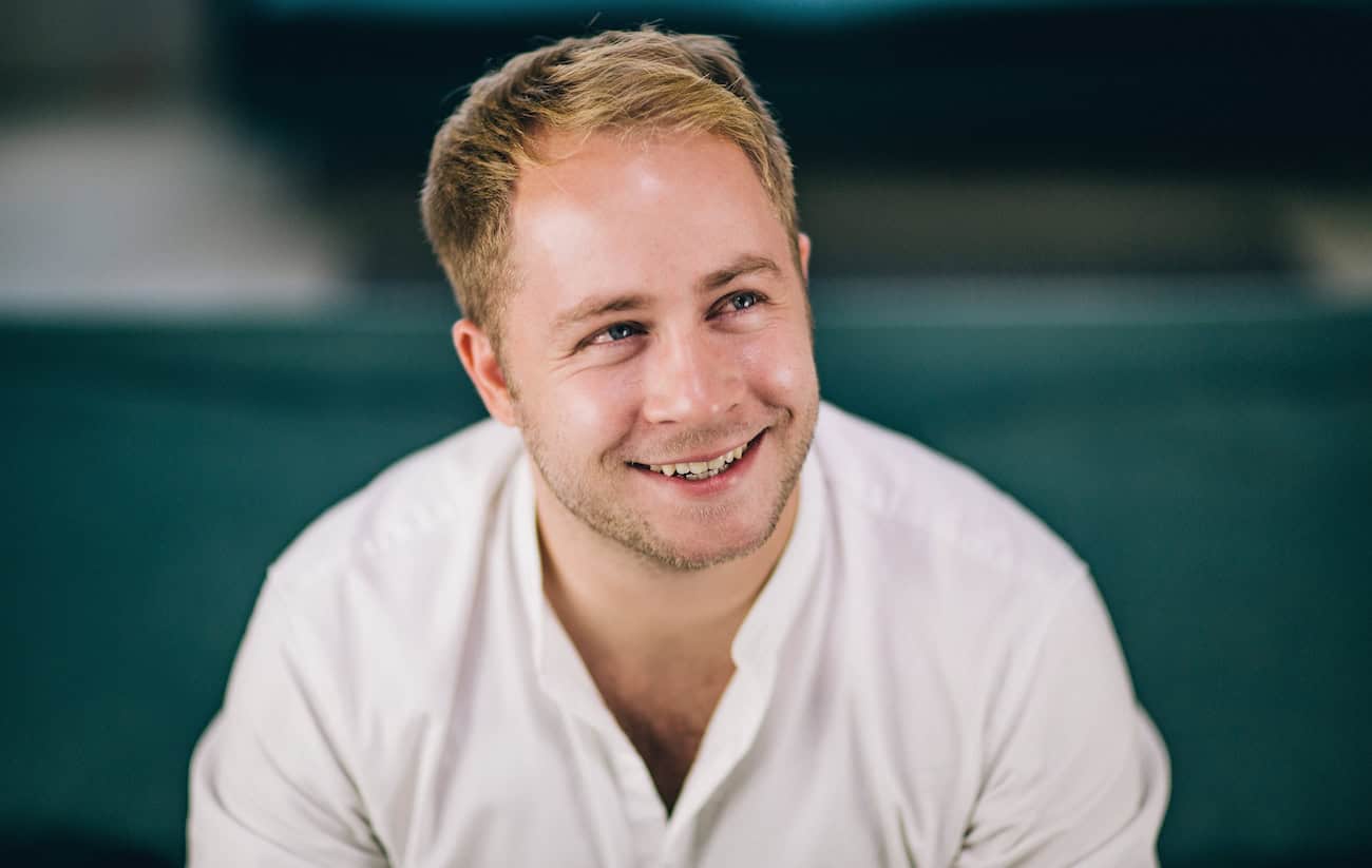 Barnaby Hussey-Yeo built money management app, Cleo, with the support of big-name angel investors.